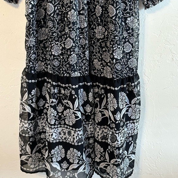 Old Navy Black and White Floral Smocked Waist Sheer Sleeves Maxi Dress Sz XS - Picture 3 of 11